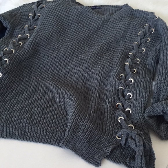 ❗️One Left ❗️NWT grey lace long sleeve sweater - Picture 8 of 8